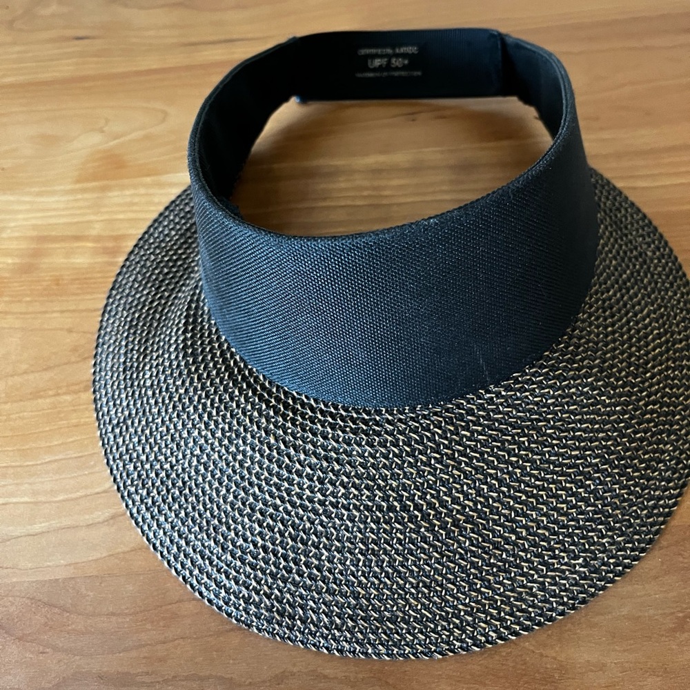 **SOLD** PreOwned Eric Javits Champ Visor -MSRP new - $215